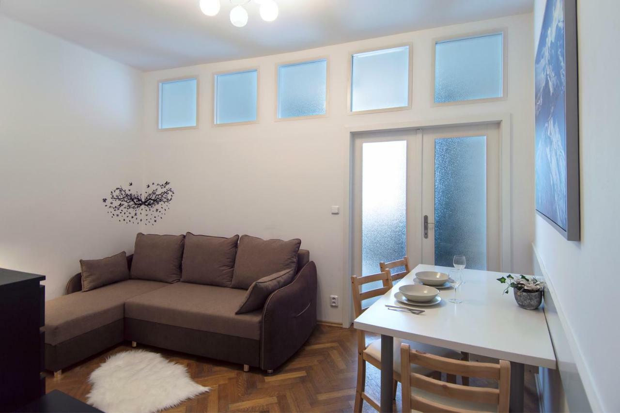 Modern Navratilova Ii Apartment Prag